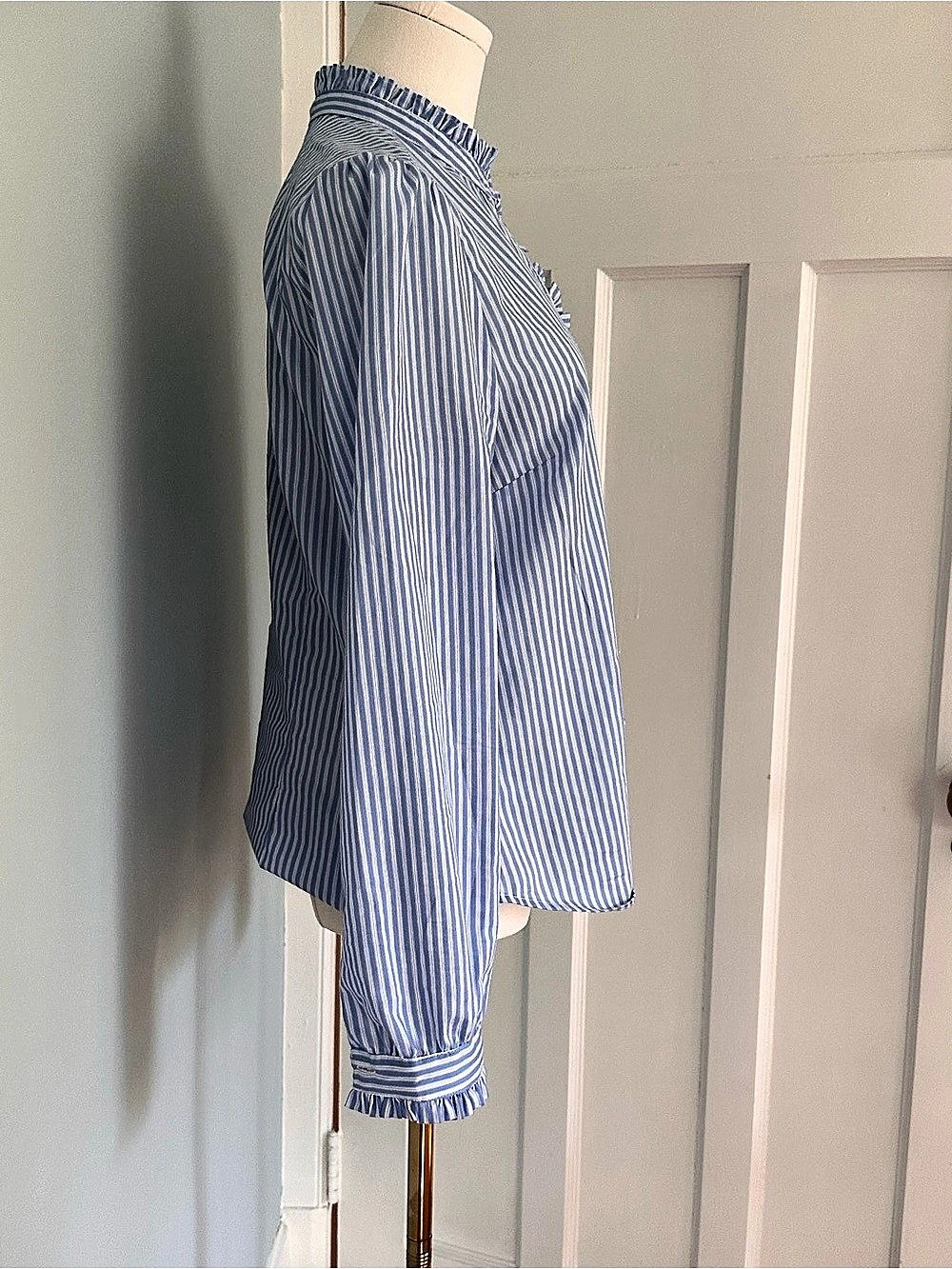 H&M Blue & White Striped Ruffle Blouse Size S - Picture 4 of 5